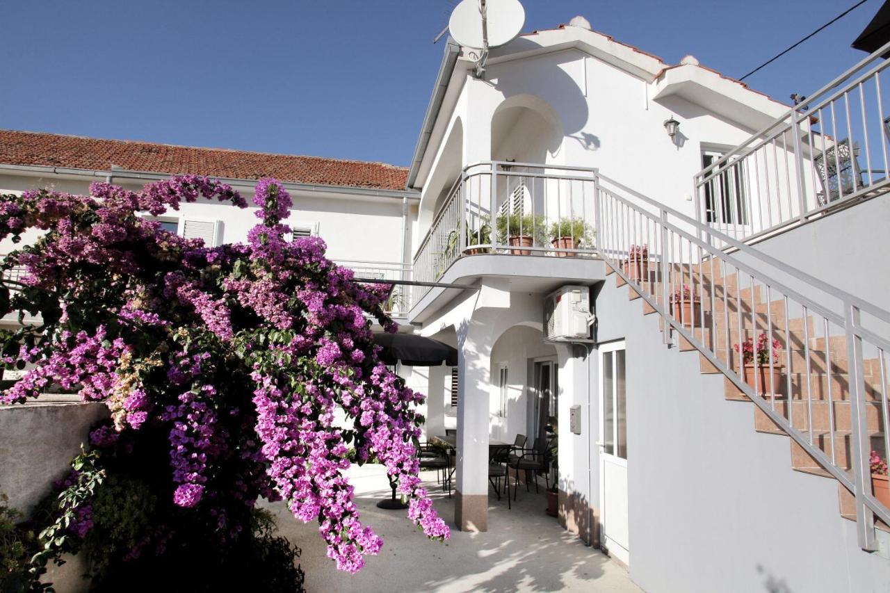 Apartments Vaska Трогир Екстериор снимка