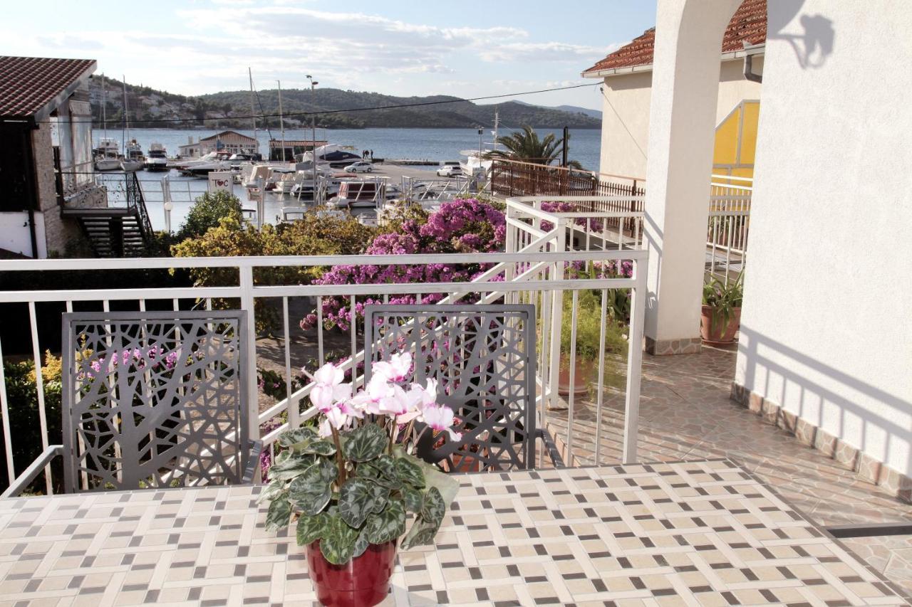 Apartments Vaska Трогир Екстериор снимка